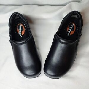 Genuine Grip Women's Slip-Resistant Work Clogs - Black Leather - Size 5.5
